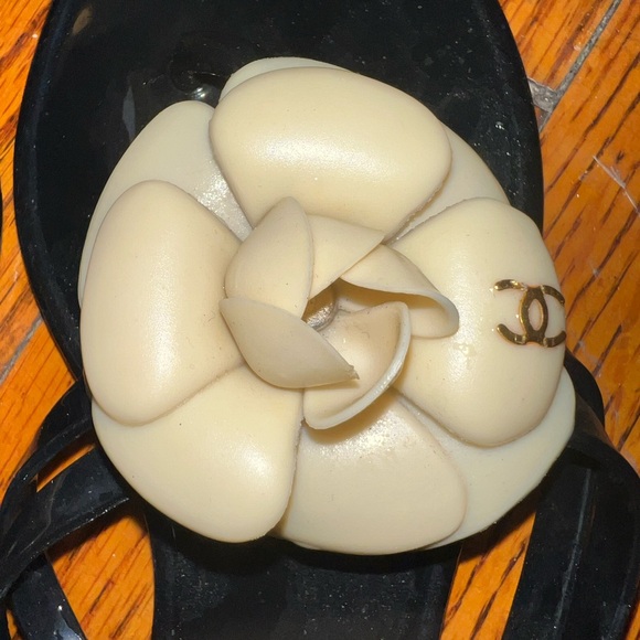 Authentic Chanel camellia sandals - Picture 3 of 3